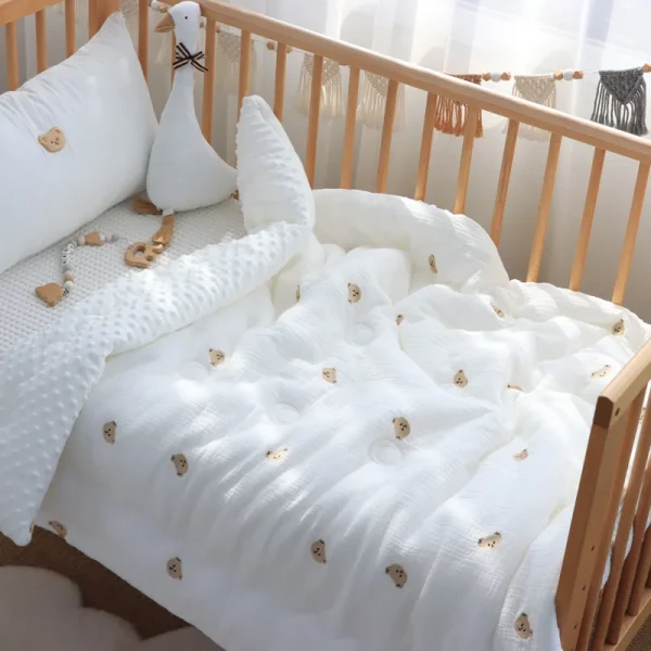 Winter Thick Embroidered Bear Tiger Muslin Cotton Baby Duvet Soft Newborn Thermal Comforter Infant Baby Crib Blanket with filler